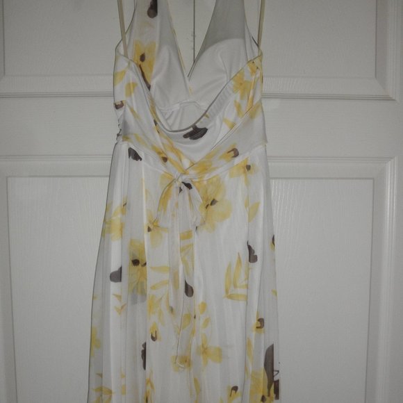 SPEECHLESS White V Neck Sundress Size S - Picture 2 of 3